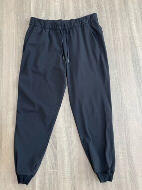 LULULEMON Black On the Fly Luxtreme Joggers Pants. Size 10